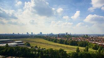 Vue du site depuis le boulevard Léopold III. 