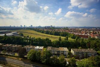 Algemeen zicht op de site vanaf de Leopold III-laan. 