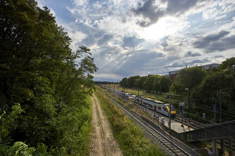 The south platform of the SNCB-NMBS Evere stop, located on the Josaphat site. 